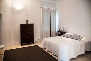 3 chambres, fer et planche Ă repasser, Wi-Fi, draps fournis