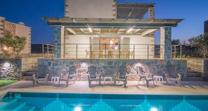 Charlise Villa mit privatem Pool in der Nähe des Meeres