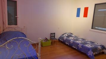 5 bedrooms, iron/ironing board, free WiFi, bed sheets