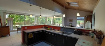 Air-conditioned villa with swimming pool in quiet village center with all amenities