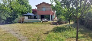 Property grounds - Air-conditioned villa with swimming pool in quiet village center with all amenities (Saint-Maurice-De-Gourdans)