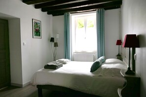 1 chambre, fer et planche à repasser, Wi-Fi, draps fournis