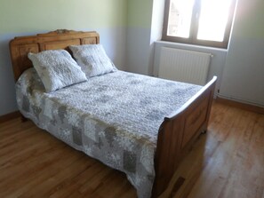 4 slaapkamers, een strijkplank/strijkijzer, wifi, beddengoed