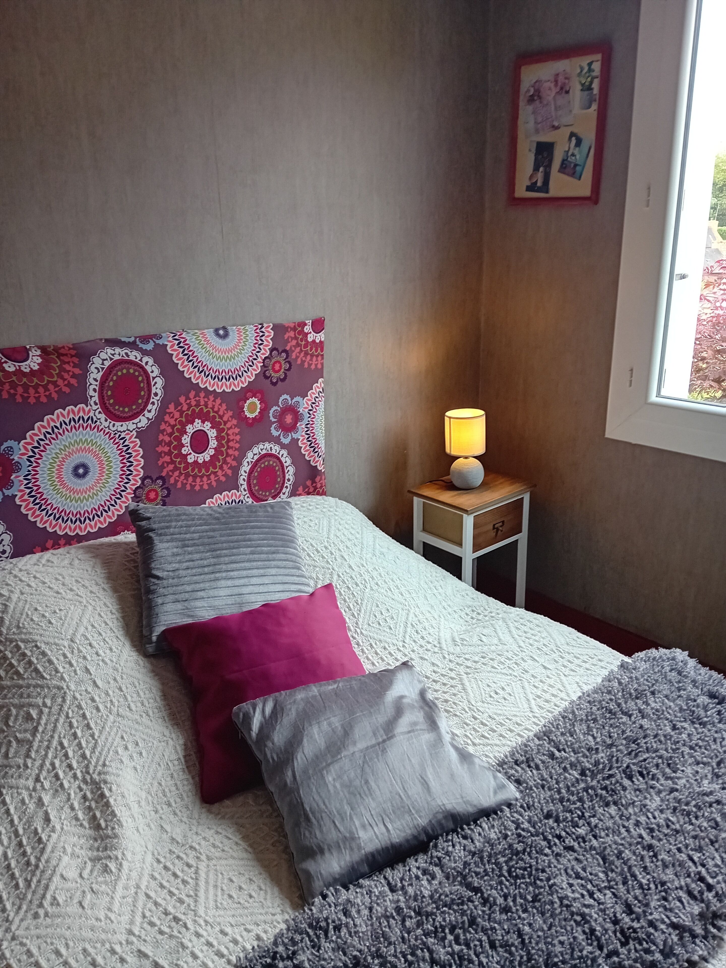 1 bedroom, bed sheets