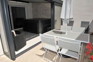 屋外ダイニングエリア