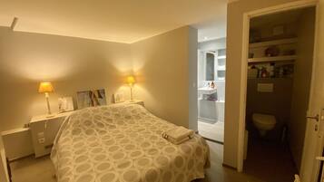 2 chambres, fer et planche à repasser, Wi-Fi gratuit, draps fournis