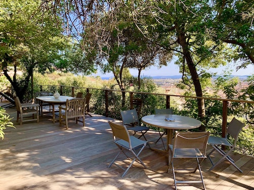 Unabhängig von der Wohnung im Erdgeschoss in der Nähe des Zentrum von Hyères