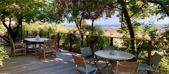 Uavhengig på leilighet på bakkeplan nær sentrum av Hyères