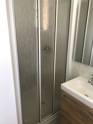Bathtub, hair dryer