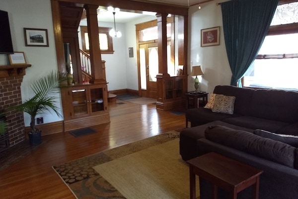 Foyer/Living room