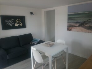 TV - Rental charming T2 Vendée 300m from the beach and 100 m from the forest (Saint-Jean-De-Monts)
