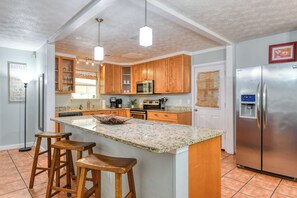 Fridge, microwave, oven, stovetop - Lighthouse - Heated Pool & Firepit! Near Amphitheatre, Historic Downtown, Beach (St Augustine)