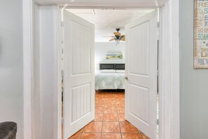 4 bedrooms, free WiFi, bed sheets - Lighthouse - Heated Pool & Firepit! Near Amphitheatre, Historic Downtown, Beach (St Augustine)