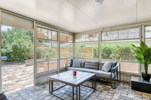 Smart TV - Lighthouse - Heated Pool & Firepit! Near Amphitheatre, Historic Downtown, Beach (St Augustine)