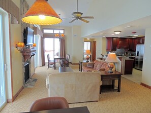 Smart-tv, pejs, dvd-afspiller, stereoanlæg