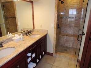 Bathtub, jetted tub, hair dryer, towels
