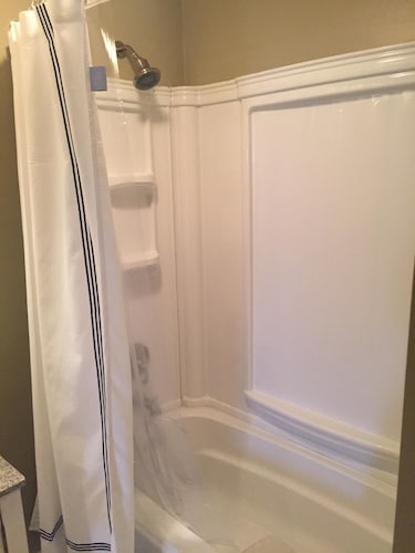 Skiers' international crash pad