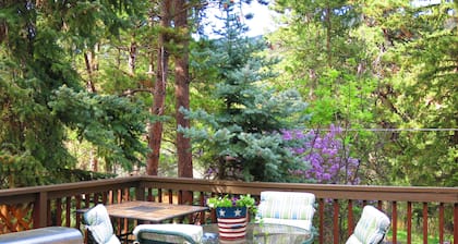 CASCADE MOUNTAIN RETREAT, HILL/MOUNTAIN VIEWS, GREAT LOCATION NEAR PIKES PEAK