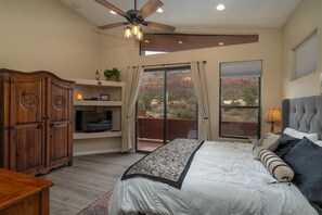4 bedrooms, desk, iron/ironing board, travel crib - Luxury Home Unbelievable Red Rock Views & Hot Tub, Permit #007652 (Sedona)