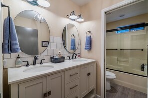 Combined shower/tub, jetted tub, hair dryer, towels - Luxury Home Unbelievable Red Rock Views & Hot Tub, Permit #007652 (Sedona)
