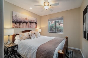 4 bedrooms, desk, iron/ironing board, travel crib - Luxury Home Unbelievable Red Rock Views & Hot Tub, Permit #007652 (Sedona)