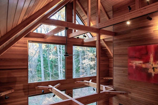 3 habitaciones, insonorización y tabla de planchar con plancha