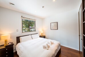 Soundproofing, iron/ironing board, free WiFi, bed sheets - Phoenix Chalets (Hakuba)