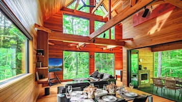 Luxury Room (Phoenix One) | In-room dining