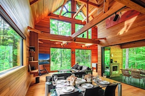 Luxury Room (Phoenix One) | In-room dining