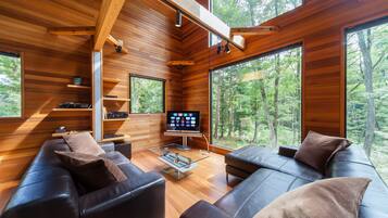 3 bedrooms, soundproofing, iron/ironing board, free WiFi