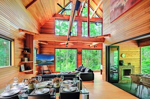 Luxury Room (Phoenix One) | In-room dining