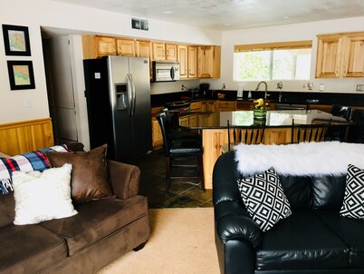 Pinetop Cabin 3 Bed-2 Bath, Fireplace, Fenced Yard- 45 Min From Sunrise Ski Area