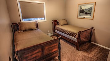 3 habitaciones, tabla de planchar con plancha, wifi y ropa de cama