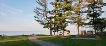 The Lake House Cottage - Sleeps 5