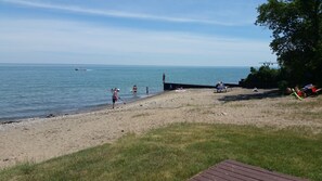 Sur la plage, serviettes de plage