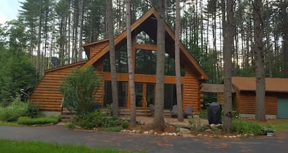 Wunderschöne Blockhütte am Hudson River ** Nur 15 Minuten vom Lake George entfernt!**