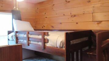 3 bedrooms, iron/ironing board, travel crib, free WiFi