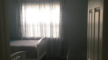 2 bedrooms, iron/ironing board, WiFi, bed sheets