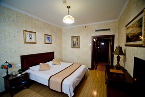 Desk, blackout drapes, free WiFi - Shandong Machinery Hotel Yantai (Yantai)