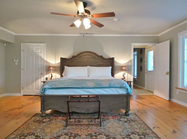 5 bedrooms, iron/ironing board, WiFi, bed sheets