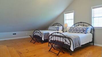 5 bedrooms, iron/ironing board, WiFi, bed sheets