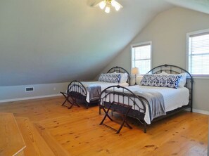 6 bedrooms, iron/ironing board, WiFi, bed sheets