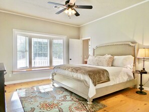 5 bedrooms, iron/ironing board, WiFi, bed sheets