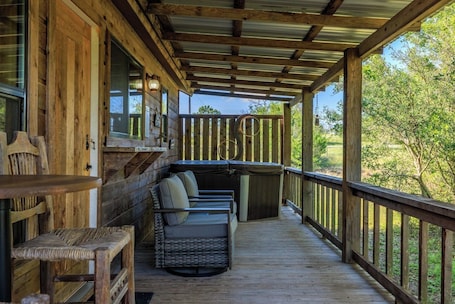 Terrace/patio. Vineyard-City on a Hill at Spring Creek