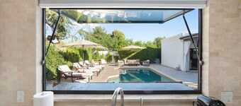 ☀️🏌️Mediterranean Villa! HEATED POOL! 2 King Suites, Casita & 8 Person Spa!