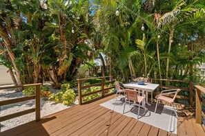 屋外ダイニングエリア