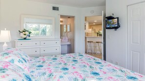 2 bedrooms, iron/ironing board, WiFi, bed sheets - FABULOUS View of Pond! STEPS to Pools/Tennis & Clubhouse! Fall Rates 99 dollars (Bradenton)