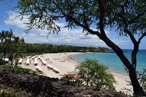 On the beach, sun-loungers, beach towels - Beach Front Condo (Ocean View), Best Snorkeling/Surfing. (Kailua-Kona)