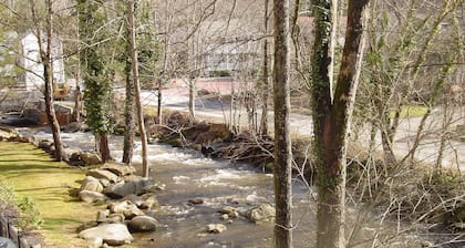 Cascading Creek / Gatehouse Condos / 2BR / 1st floor / no steps