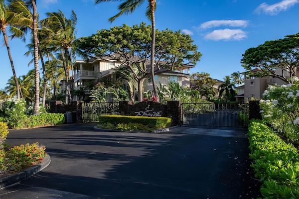 Gateway to Fairway Villas Condominiums